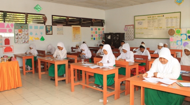 Madrasah Dikembangkan Melalui Utang, Nilai yang Tak Sebanding